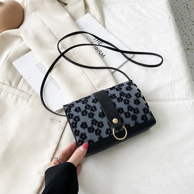 Daisy Flower Pattern Mini PU Leather Crossbody Chain Handbag