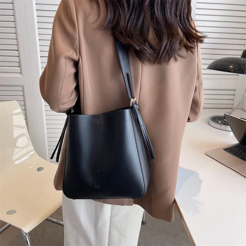Women's Large Capacity Bucket Bag Casual Handbag