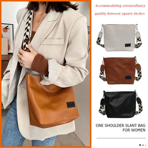 Shoulder Bucket Bag with Plaid Pattern Strap