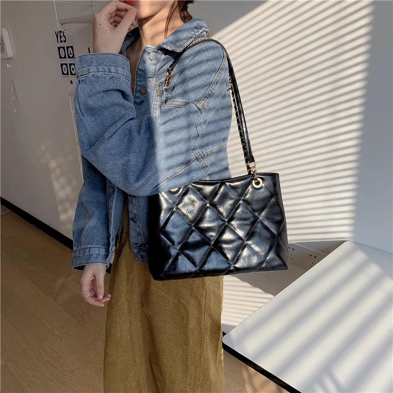Diamond Lattice Chains Crossbody Bag for Women