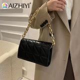 Geometric Pattern Shoulder Bag with Thick Chain - Outdoor Shopping Handbag