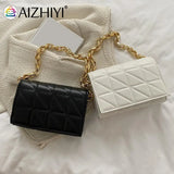 Geometric Pattern Shoulder Bag with Thick Chain - Outdoor Shopping Handbag