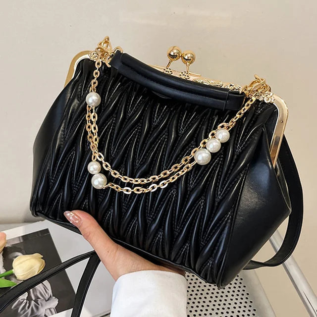Chain Kiss Lock Shell Crossbody Bags