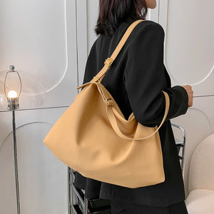 Fashionable Shoulder Bags with Big Pockets for Women
