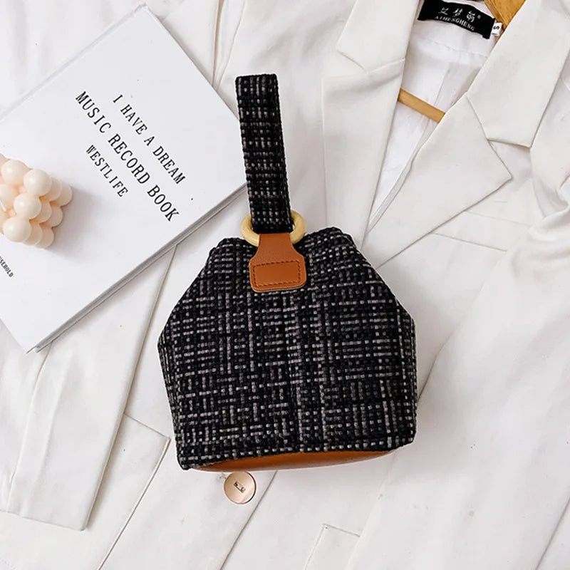 Women's Summer Woven Bucket Bag Casual One-Shoulder Messenger Chain Bag