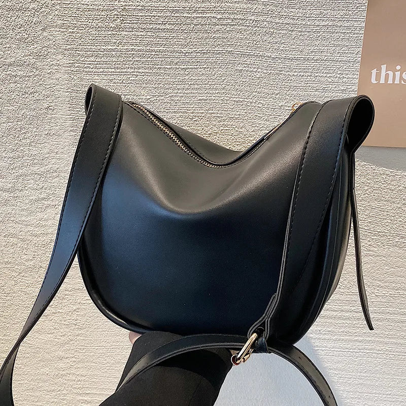 Large-capacity Textured Shoulder Messenger Bucket Bag