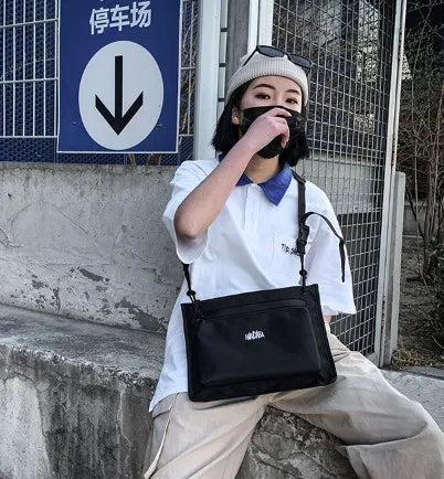 Hongkong Hip-Hop Zipper Messenger Bag in Camouflage