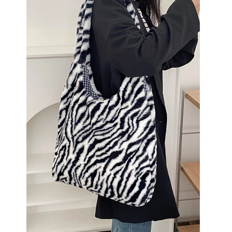 Heart Shoulder Bag Large Capacity Winter Warm Fluffy Totes Vintage Haraju
