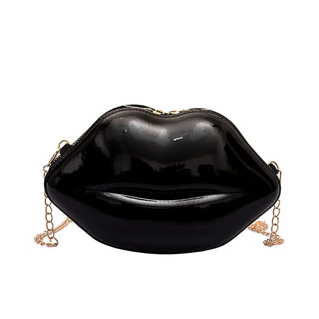 Painted chain shoulder bag for a versatile look