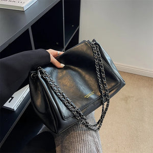 Retro Casual Shoulder Bag with Chain Large Capacity Messenger Bag
