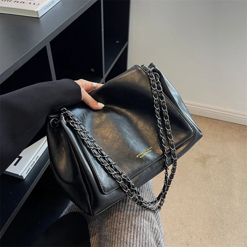 Retro Casual Shoulder Bag with Chain Large Capacity Messenger Bag
