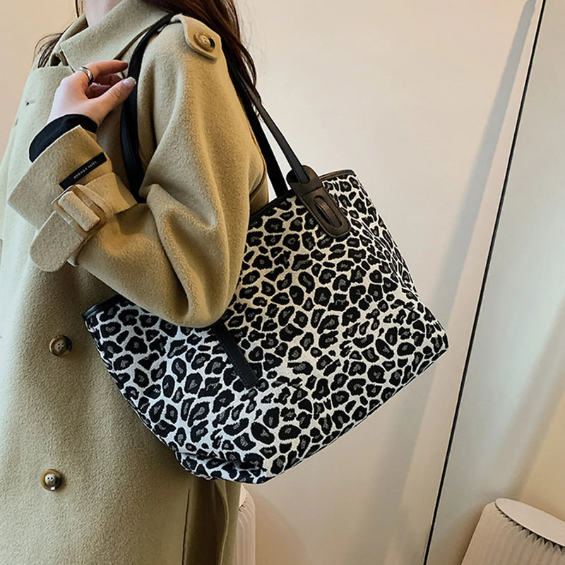 Leopard Print Zipper Shoulder Bag - Large Capacity