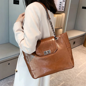 Large Capacity Retro Shoulder Bag with Chains Handbag