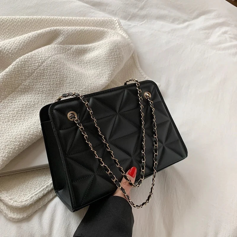 Lingge Chain Messenger Bag One Shoulder Tote Bag