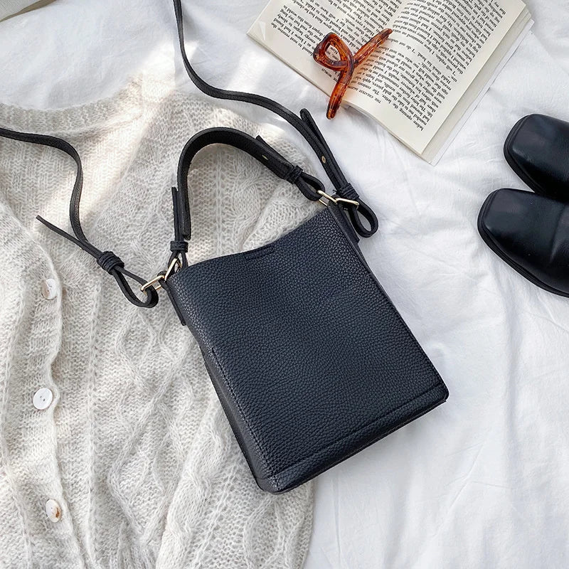 Fashionable Shoulder Bag for Women Vertical Messenger Handbag
