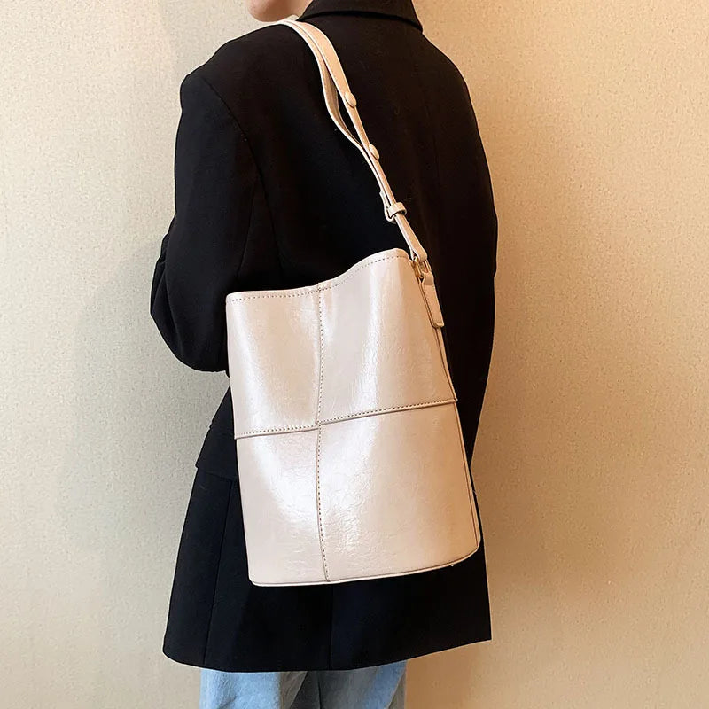 Large Capacity Bucket Bag Western Style Female Shoulder Bags Retro Messenger