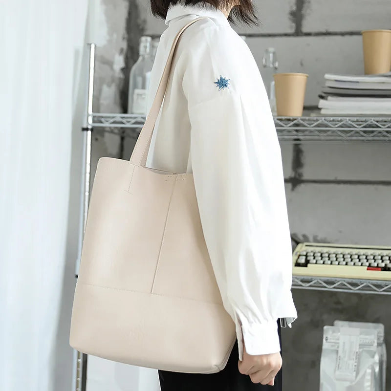 Summer Handbag with Phone Pocket and Zipper Closure