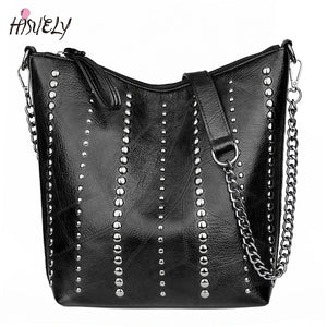 Women's Winter Retro Large Capacity Single Shoulder Bucket Bag with Rivet Detail