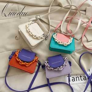 Qiaoduo Mini Crossbody Bag with Acrylic Chain - Lady Hit
