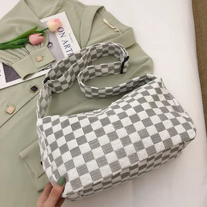Women's Retro Messenger Bag Large Capacity Commuter Bag