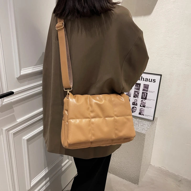 Retro Pu Ladies Shoulder Bag Winter Messenger Bag Solid Cover Type Messenger Bag