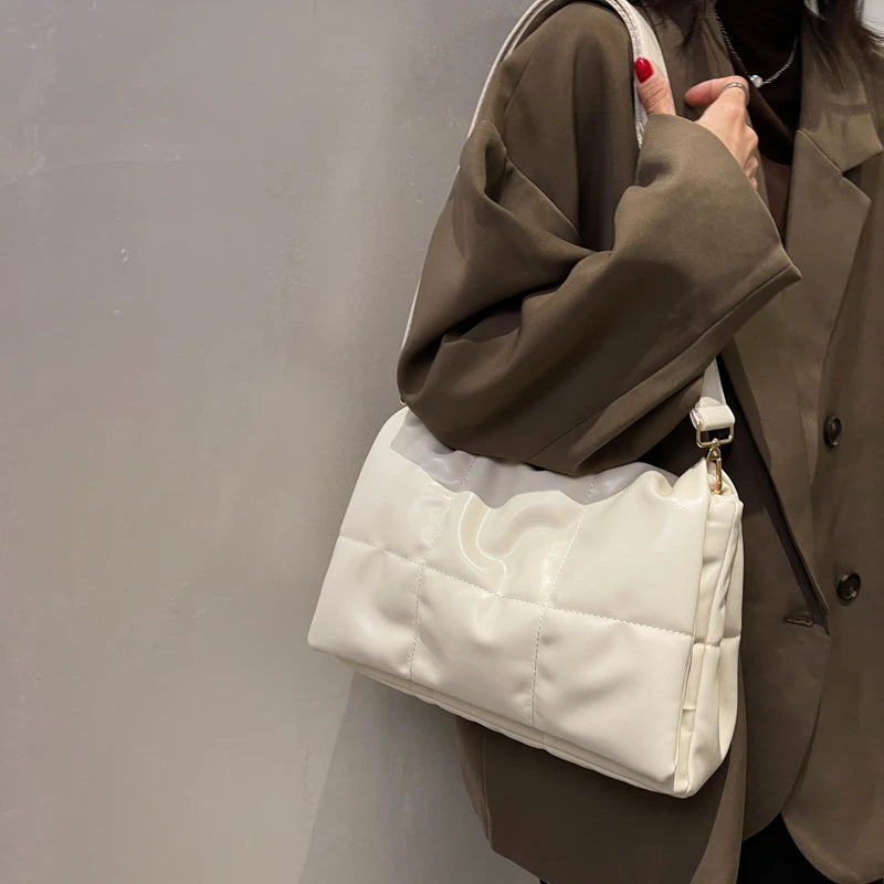 Retro Pu Ladies Shoulder Bag Winter Messenger Bag Solid Cover Type Messenger Bag