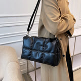 Retro Pu Ladies Shoulder Bag Winter Messenger Bag Solid Cover Type Messenger Bag