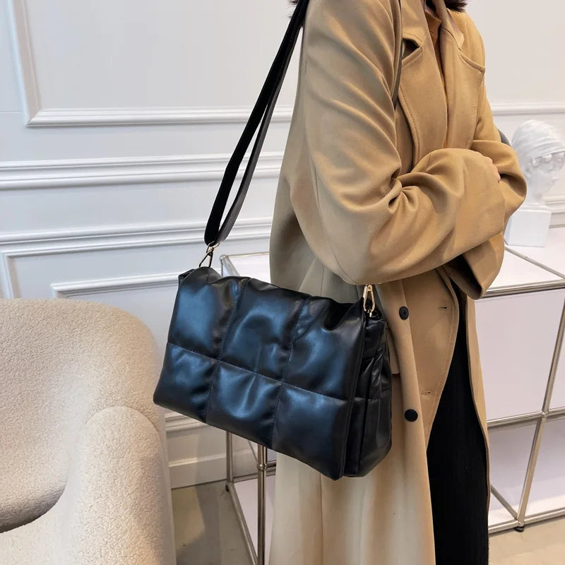 Retro Pu Ladies Shoulder Bag Winter Messenger Bag Solid Cover Type Messenger Bag