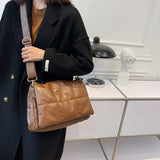 Retro Pu Ladies Shoulder Bag Winter Messenger Bag Solid Cover Type Messenger Bag
