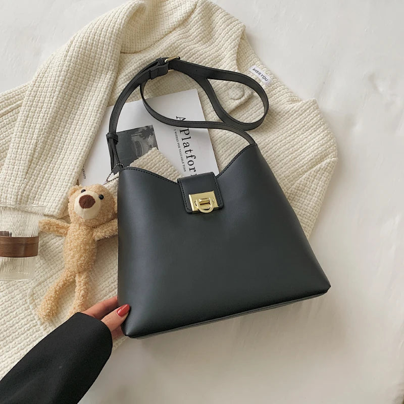 Bear Pendant Crossbody Bag Leather Handbag Vintage Messenger Bag