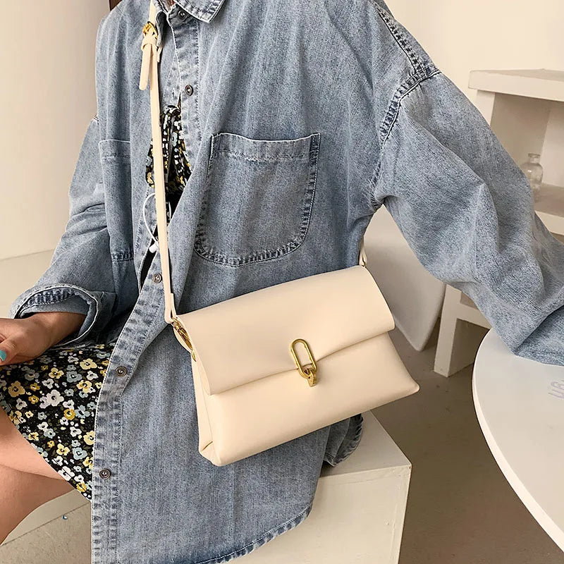 Stylish Crossbody Bag with Chain Shoulder Strap