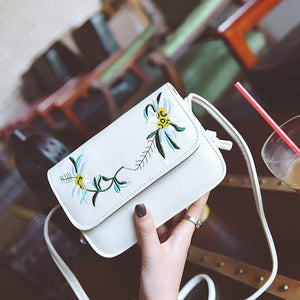 Women Messenger Bags PU Leather Handbag Flowers Embroidery Beach Bag