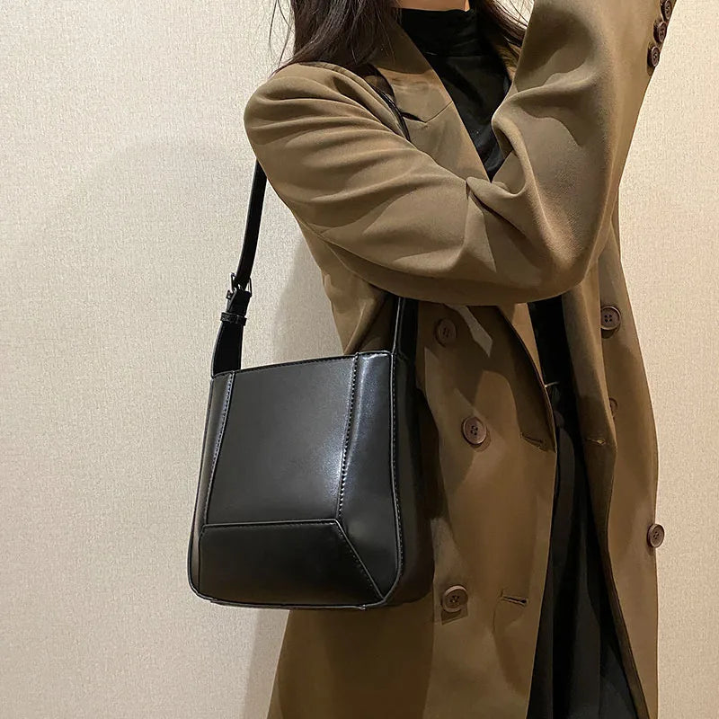 Vintage Leather Shoulder Bags for Women Handbags Purses Casual Bucket Bags