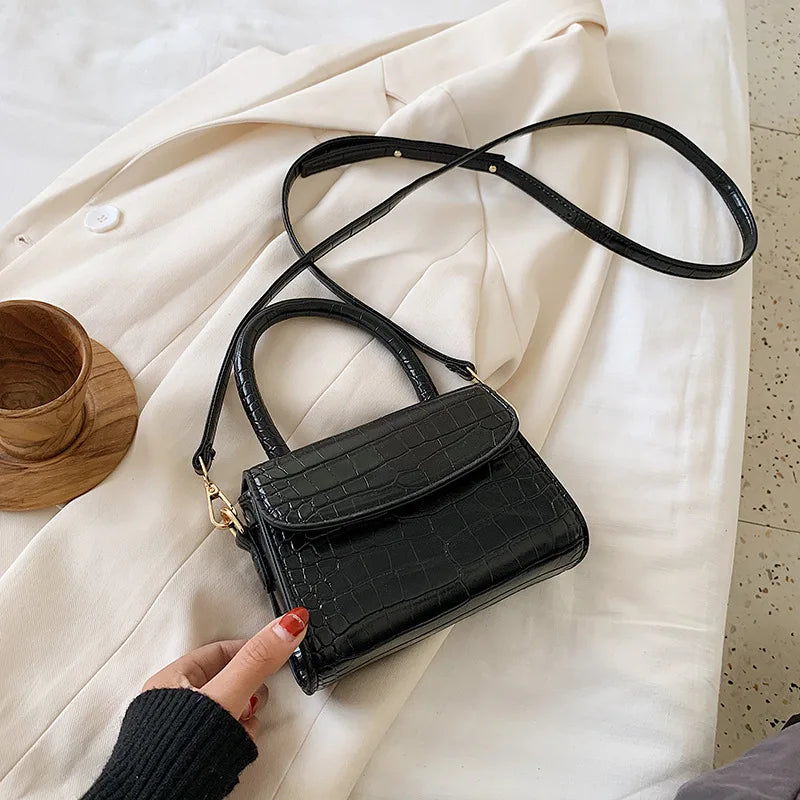 Small Fresh Bag Women Bag Wave Version Wild One-shoulder Sling