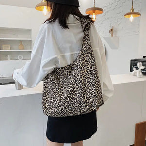 Large Capacity Nylon Shoulder Bag All-match Style Travel Handbag