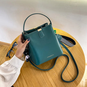 Portable Bucket Bag Female Autumn Wave Shoulder High-end Commuter Messenger Bag