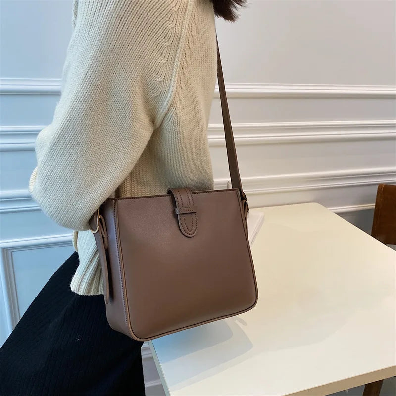 Vintage Brown Leather Crossbody Bucket Bag Zipper Pocket