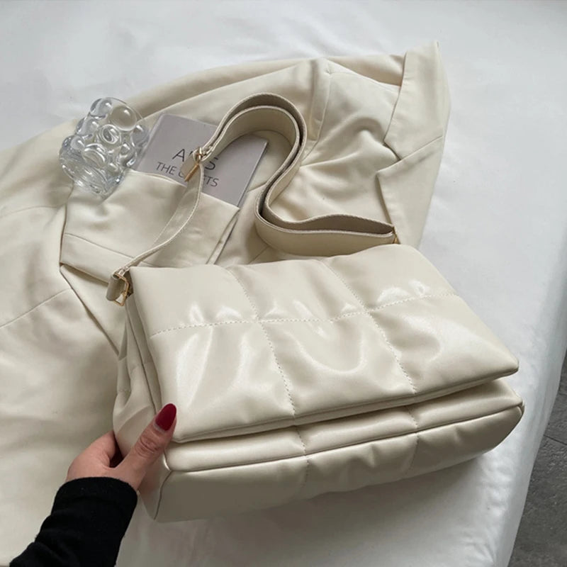 Vintage Quilted Messenger Bag Large Capacity Crossbody Handbag