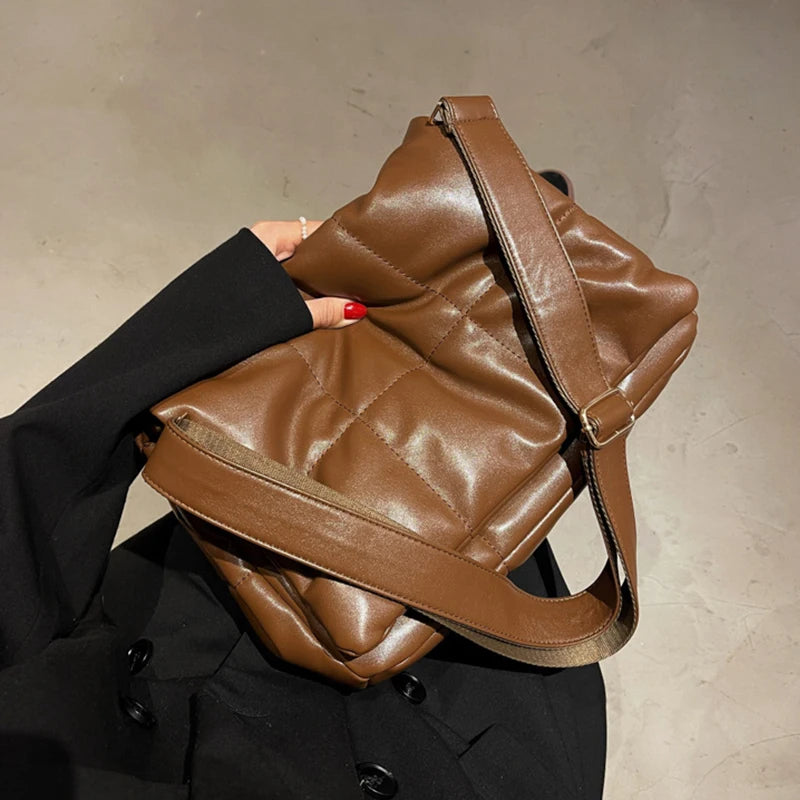 Vintage Quilted Messenger Bag Large Capacity Crossbody Handbag