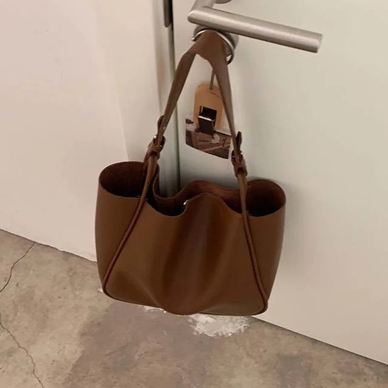 Vintage Leather Shoulder Bag Large Capacity Tote for Women