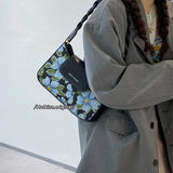 Vintage Women's Embroidered Shoulder Bag