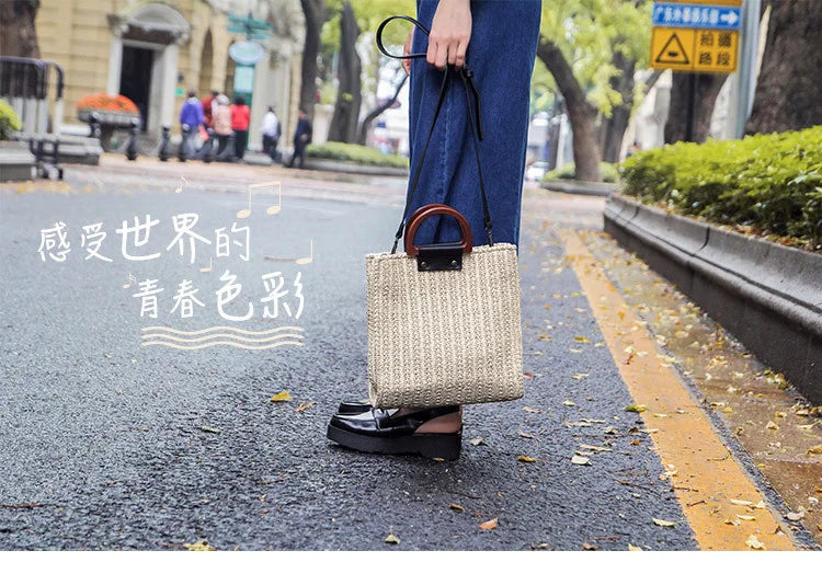 Straw Woven Beach Bag Wooden Handle Shoulder Messenger Resort Style Handbag