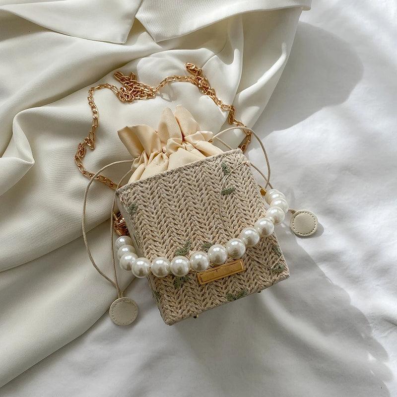 Women Straw Beach Shoulder Bags Hand-Woven Fashionable Handbags