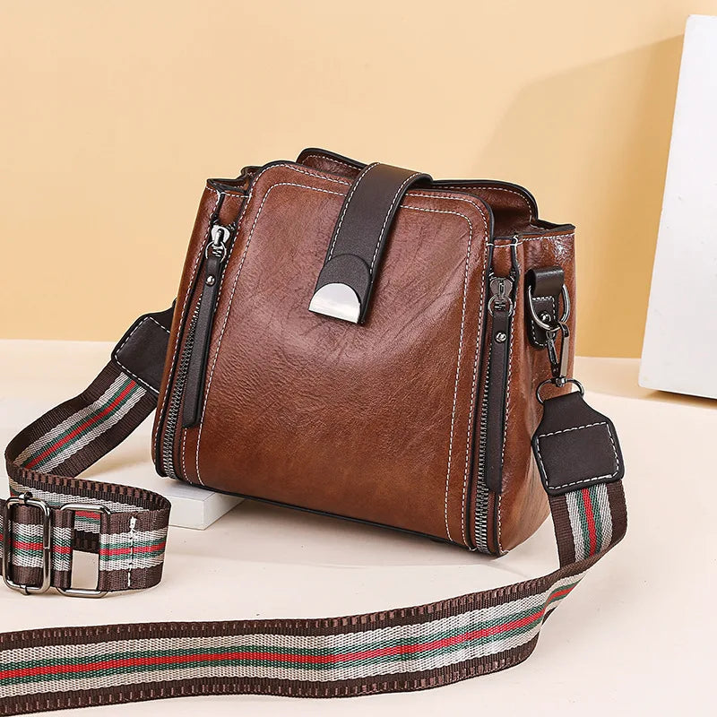 Retro Women's Wide Shoulder Strap Large Capacity Messenger Bag